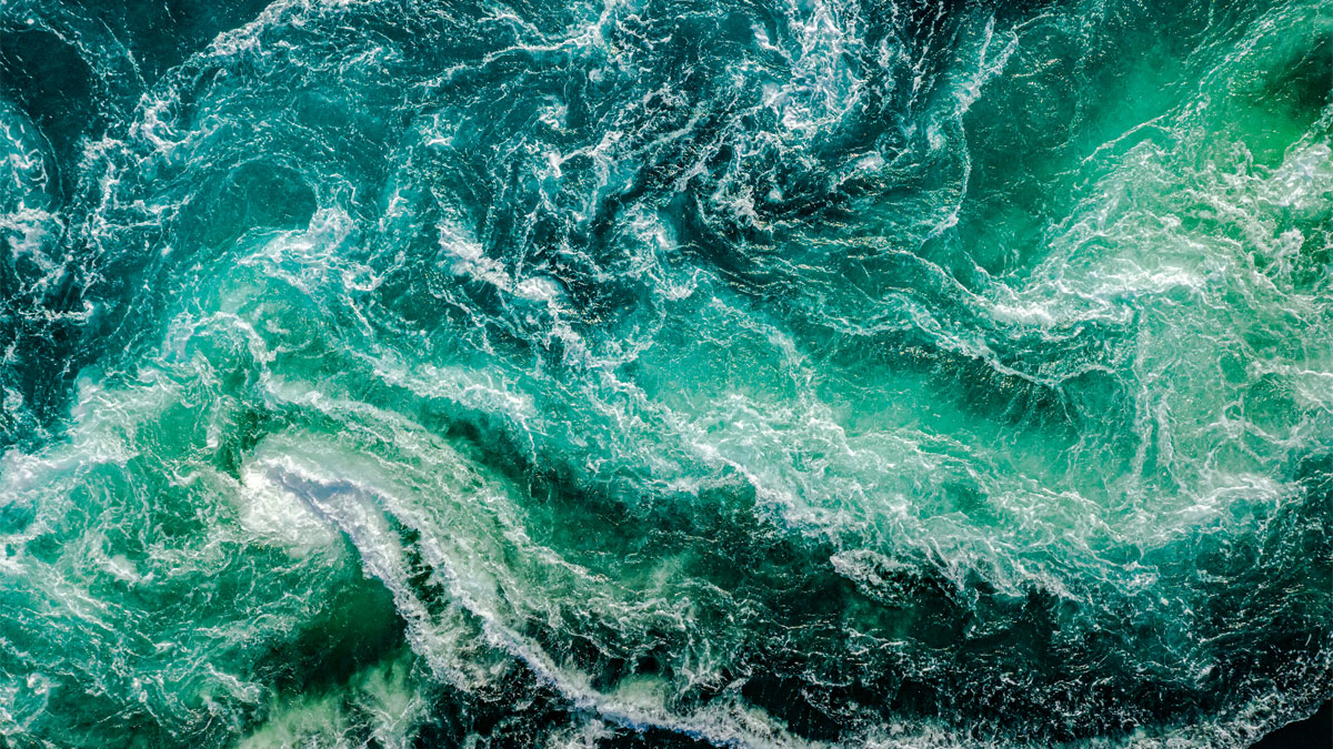 آب چیست و برای استفاده در استخر چه ویژگی هایی باید داشته باشد؟