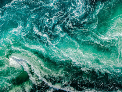 آب چیست و برای استفاده در استخر چه ویژگی هایی باید داشته باشد؟